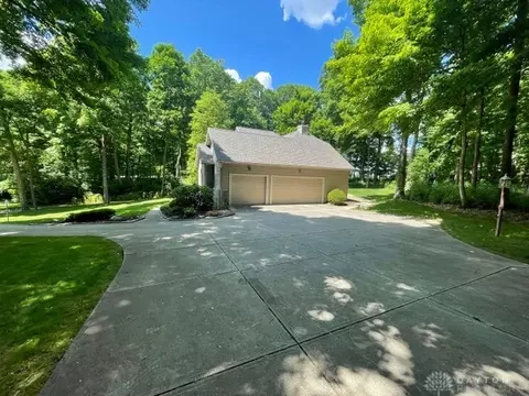 5450 Brookshire Ln, Springfield, OH 45502 photo 8