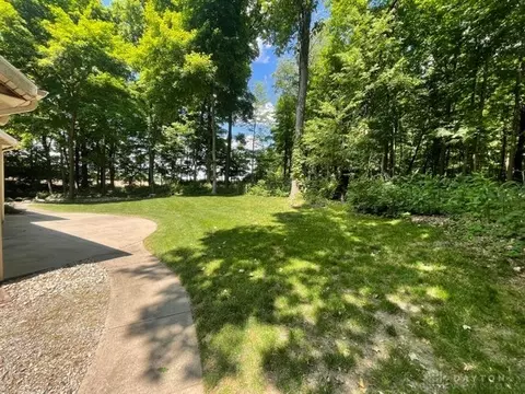 5450 Brookshire Ln, Springfield, OH 45502 photo 9
