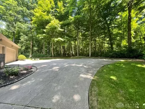 5450 Brookshire Ln, Springfield, OH 45502 photo 4