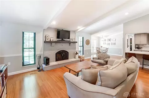 1386 Ambridge Rd, Dayton, OH 45459 photo 5