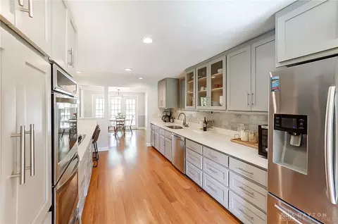 1386 Ambridge Rd, Dayton, OH 45459 photo 9