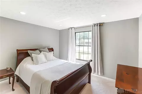 1386 Ambridge Rd, Dayton, OH 45459 photo 18