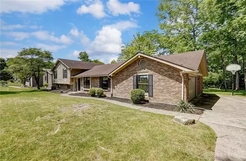 1386 Ambridge Rd, Dayton, OH 45459 photo 2