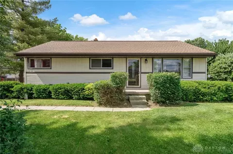 3163 Hickorynut Dr, Fairborn, OH 45324