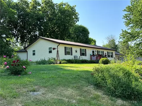 3975 Conley Dr, West Alexandria, OH 45381