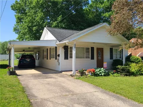 307 W Maple Ave, Greenville, OH 45331