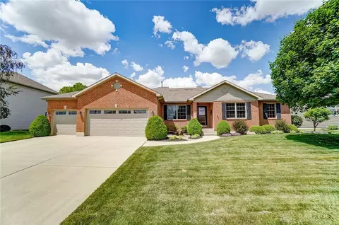 695 Loxley Ln, Troy, OH 45373