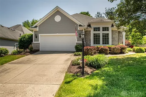 1270 Forest Walk Dr, Centerville, OH 45459