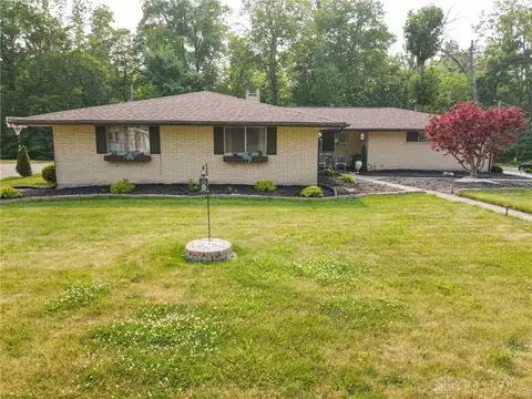 395 Blairwood Dr, Dayton, OH 45426