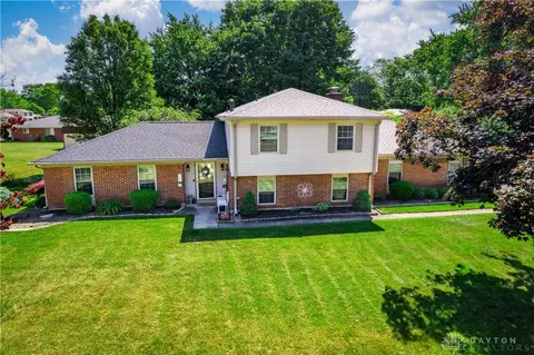 5416 Royalwood Dr, Dayton, OH 45429
