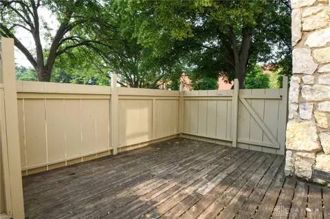 2028 Foxknoll Dr, Dayton, OH 45458 photo 21