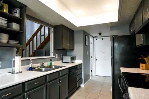 2028 Foxknoll Dr, Dayton, OH 45458 photo 10