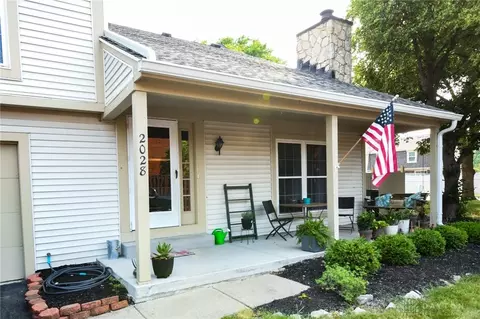 2028 Foxknoll Dr, Dayton, OH 45458 photo 2