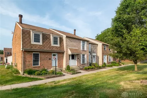 1426 Old Town Ct, Dayton, OH 45434
