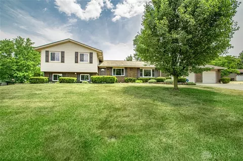 628 Pinewood Pl, Beavercreek, OH 45430