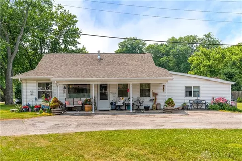 707 W Jefferson St, New Carlisle, OH 45344
