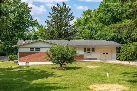 8205 E Us 40, New Carlisle, OH 45344