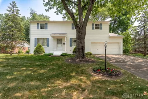 4724 Briar Knoll Dr, Kettering, OH 45429