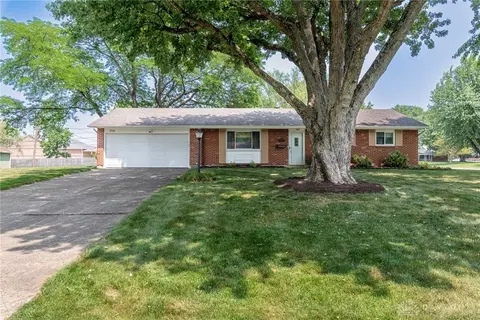 2720 Walford Dr, Centerville, OH 45440