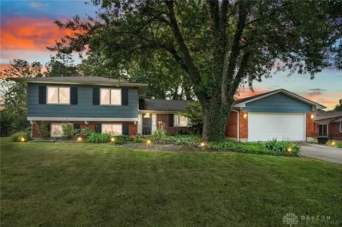 5713 King Arthur Dr, Dayton, OH 45429