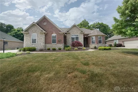 1221 Catalpa Ridge Dr, Lebanon, OH 45036