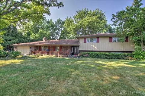1562 Langdon Dr, Centerville, OH 45459