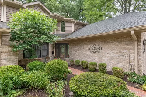 226 Tamarac Ln, Kettering, OH 45429