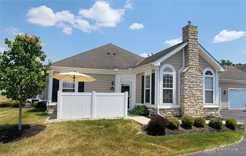 4690 Cobblestone Dr, Tipp City, OH 45371