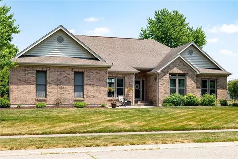 7705 Black Oak Dr, Fairborn, OH 45324