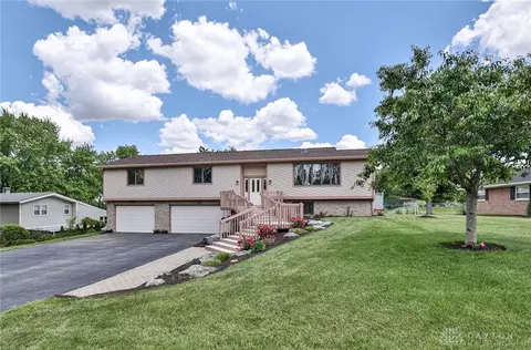18 Larchmere Dr, Dayton, OH 45440