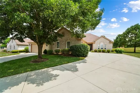 6826 Lorien Woods Dr, Dayton, OH 45459