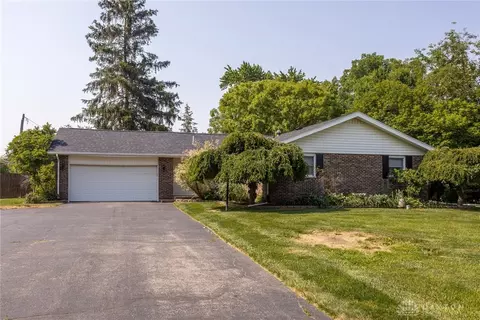 340 W Pinehurst Dr, Tipp City, OH 45371