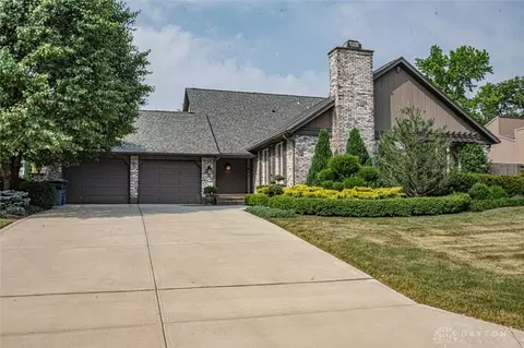 378 Shadywood Dr, Dayton, OH 45415