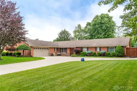 1317 Lomeda Ln, Dayton, OH 45434