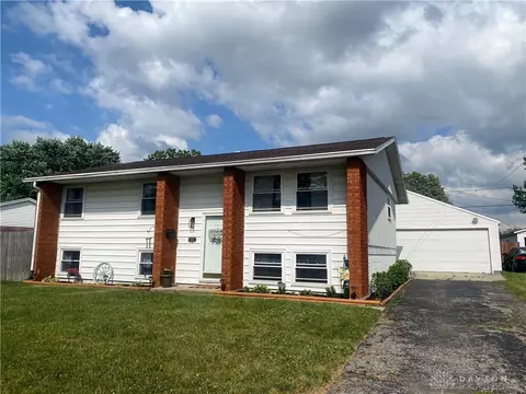 4582 Green Meadows Dr, Enon, OH 45323