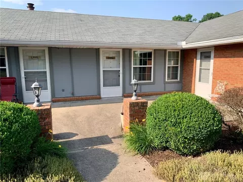6456 Little John Cir, Dayton, OH 45459