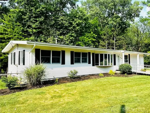 300 N Wolf Creek St, Brookville, OH 45309