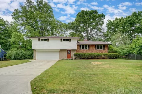 2084 Rosecrest Dr, Bellbrook, OH 45305