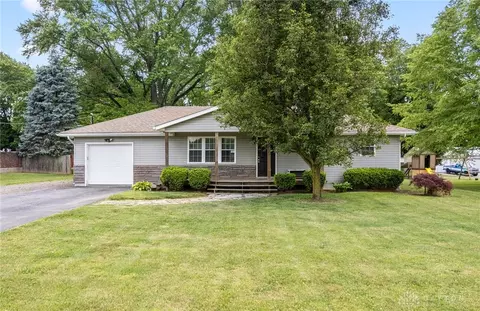 7877 Cahall Dr, Waynesville, OH 45068