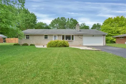 605 Carthage Dr, Dayton, OH 45434