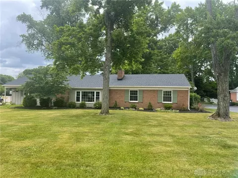 5950 Mad River Rd, Dayton, OH 45459