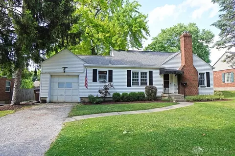 109 Carrlands Dr, Dayton, OH 45429