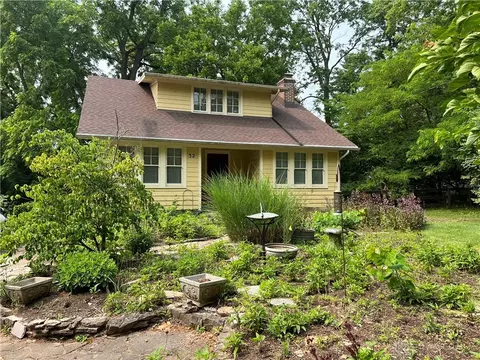 32 Peach Orchard Rd, Oakwood, OH 45419