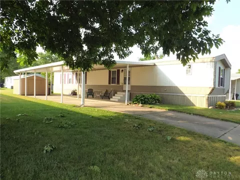 12210 Sandi Ln, Medway, OH 45341