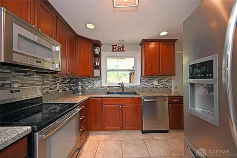 126 Gershwin Dr, Centerville, OH 45458 photo 9