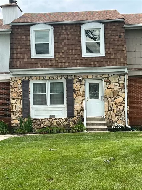 7742 Brams Hill Dr, Dayton, OH 45459