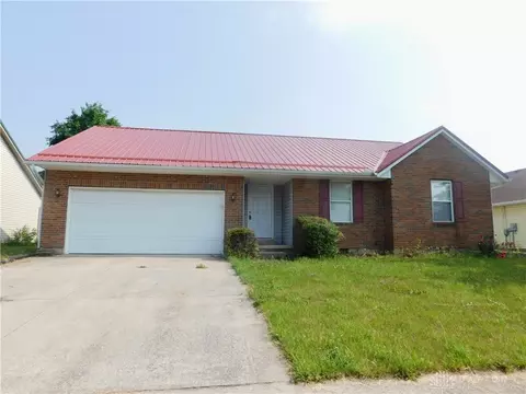 227 Maple Ridge Dr, Wilmington, OH 45177