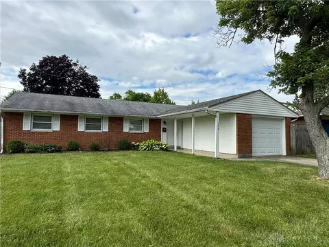 206 Silverstone Dr, Englewood, OH 45322