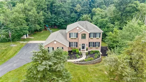229 Walnut Glen Dr, Wilmington, OH 45177
