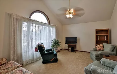 1820 Berwick Dr, Springfield, OH 45503 photo 5
